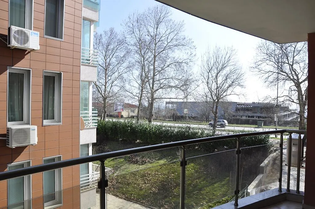 Black Sea Brееze Apartment ヴァルナ